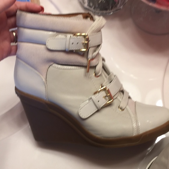 Michael Kors size 10 taupe cream wedge lace up - Picture 3 of 8